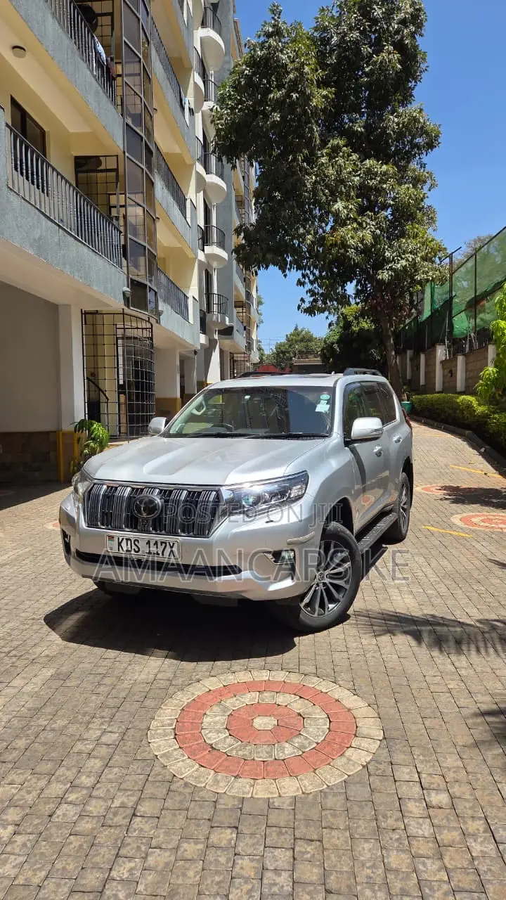 Toyota Land Cruiser Prado 2.8 2017 Silver