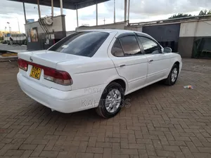 Nissan FB15 2005 White
