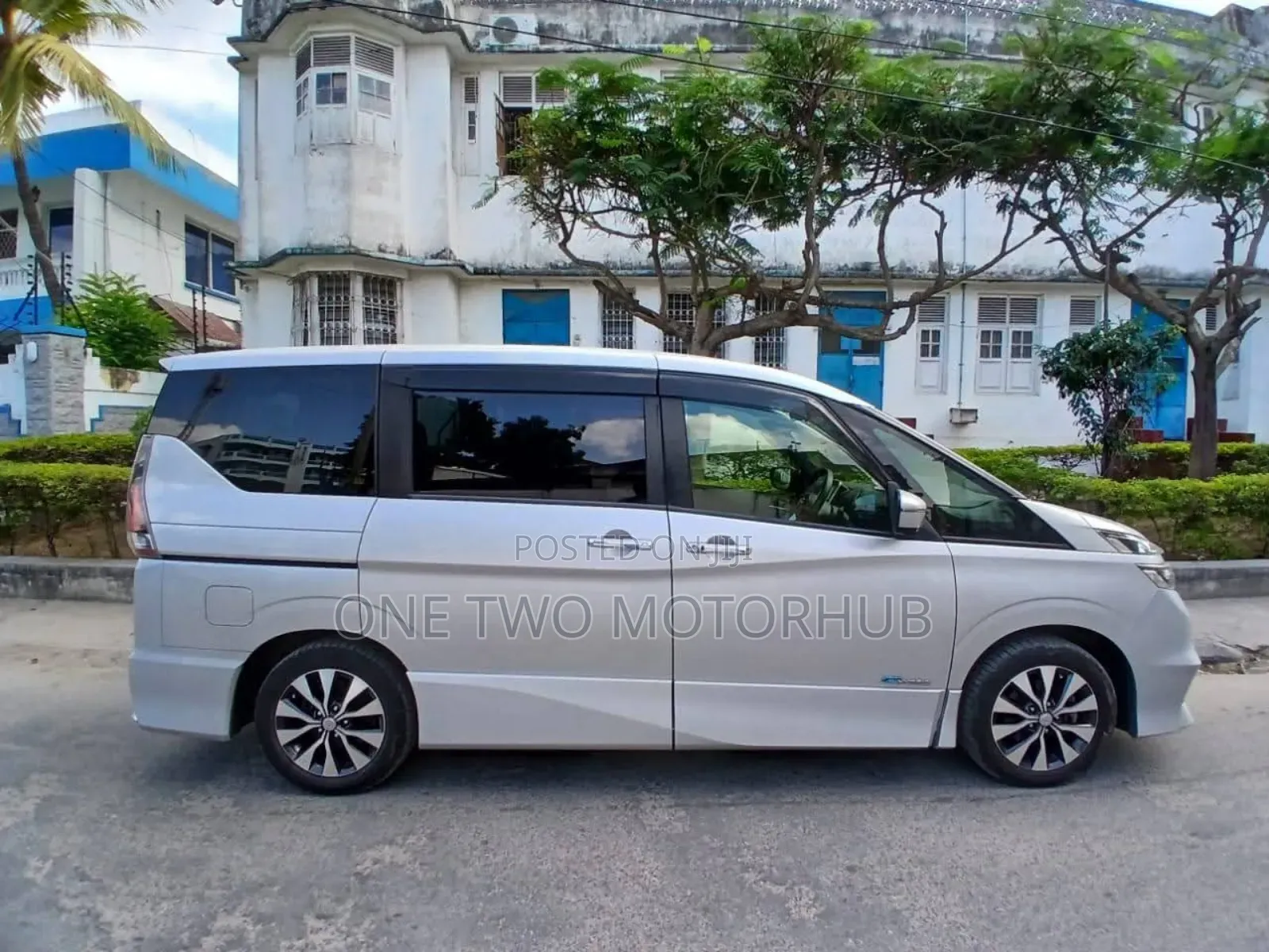 Nissan Serena 2019 Silver
