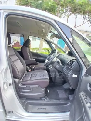 Nissan Serena 2019 Silver