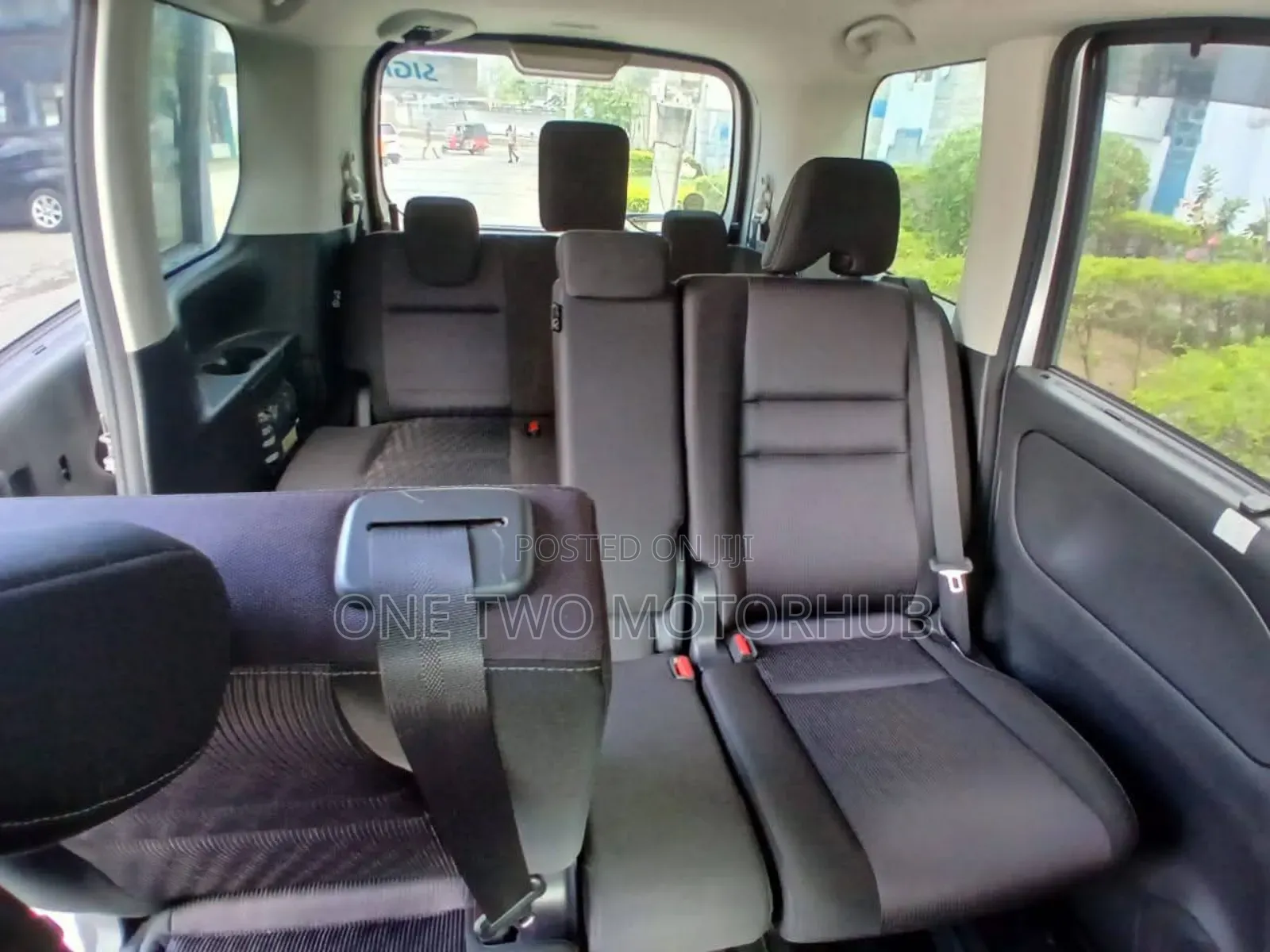Nissan Serena 2019 Silver