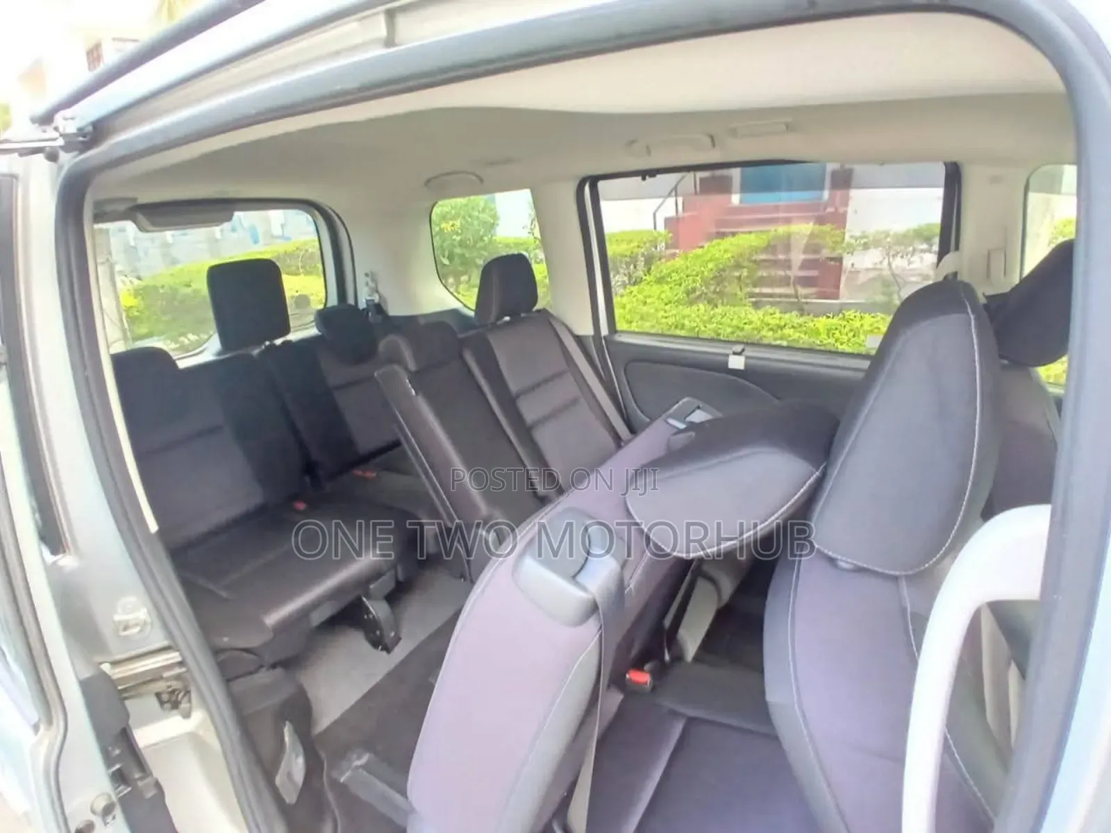 Nissan Serena 2019 Silver
