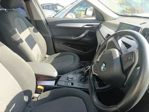 BMW X1 sDrive28i FWD 2019 White