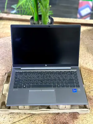 New Laptop HP ZBook Firefly G8 16GB Intel Core i5 SSD 1T