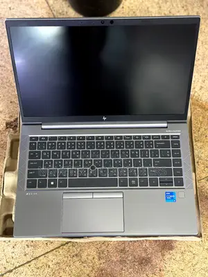 New Laptop HP ZBook Firefly G8 16GB Intel Core i5 SSD 1T