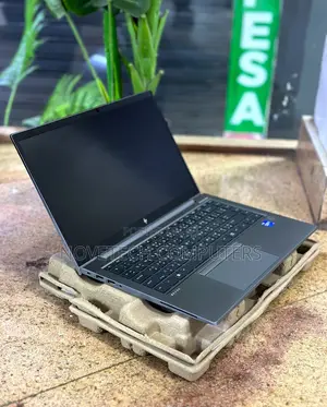 New Laptop HP ZBook Firefly G8 16GB Intel Core i5 SSD 1T