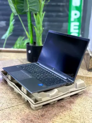 New Laptop HP ZBook Firefly G8 16GB Intel Core i5 SSD 1T