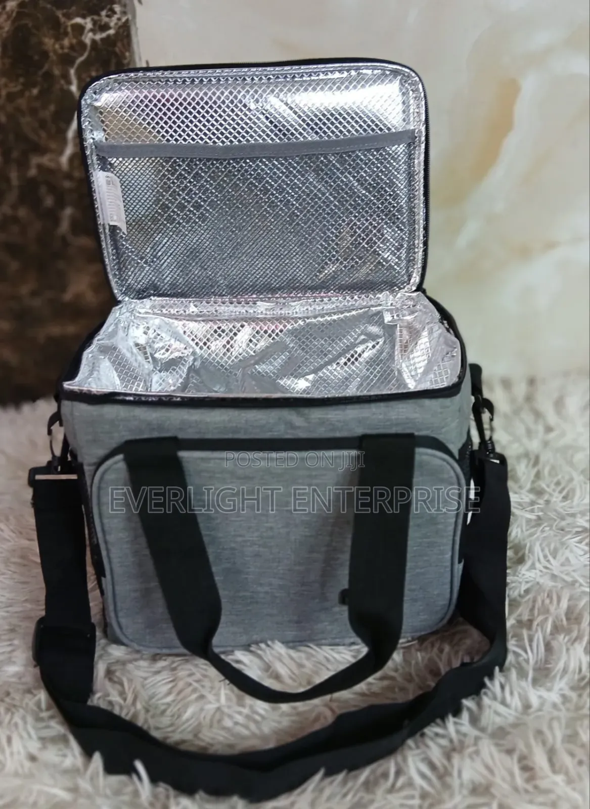 Lunch Bag/ Cooler Bag
Quality