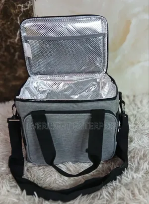 Lunch Bag/ Cooler Bag
Quality