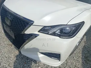 Toyota Crown 2018 Pearl