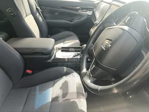 Toyota Crown 2018 Pearl