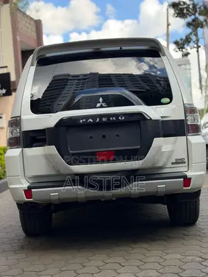 Mitsubishi Pajero 2019 White