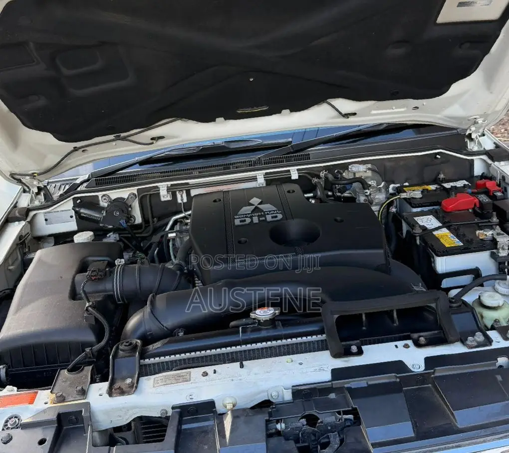 Mitsubishi Pajero 2019 White