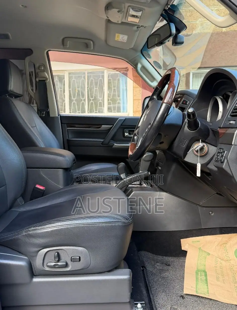 Mitsubishi Pajero 2019 White