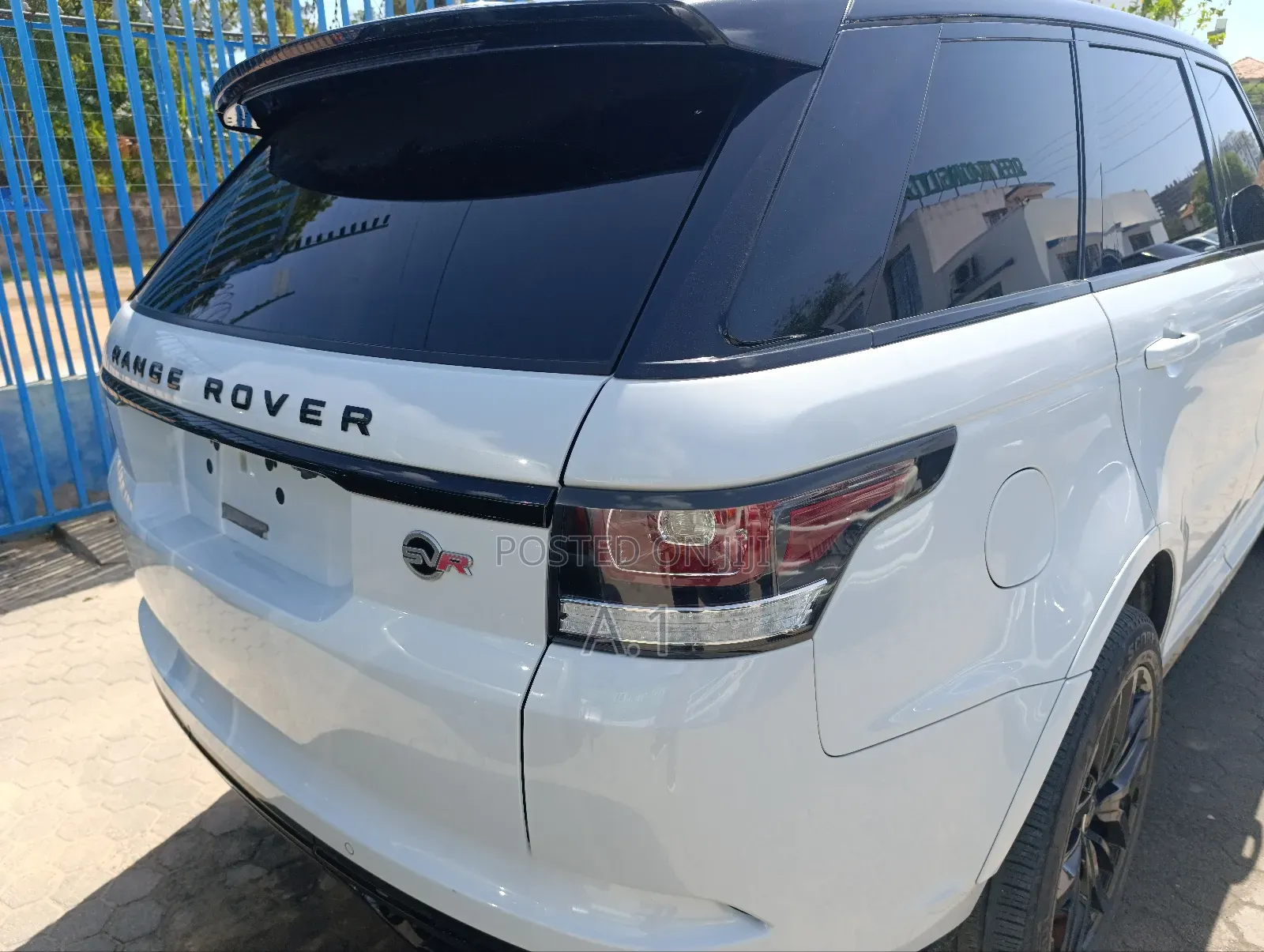 Land Rover Range Rover Sport SVR 2018 White