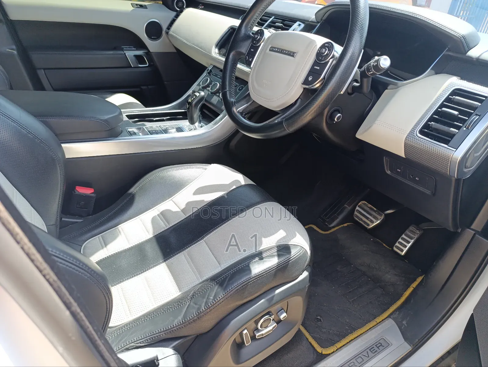 Land Rover Range Rover Sport SVR 2018 White