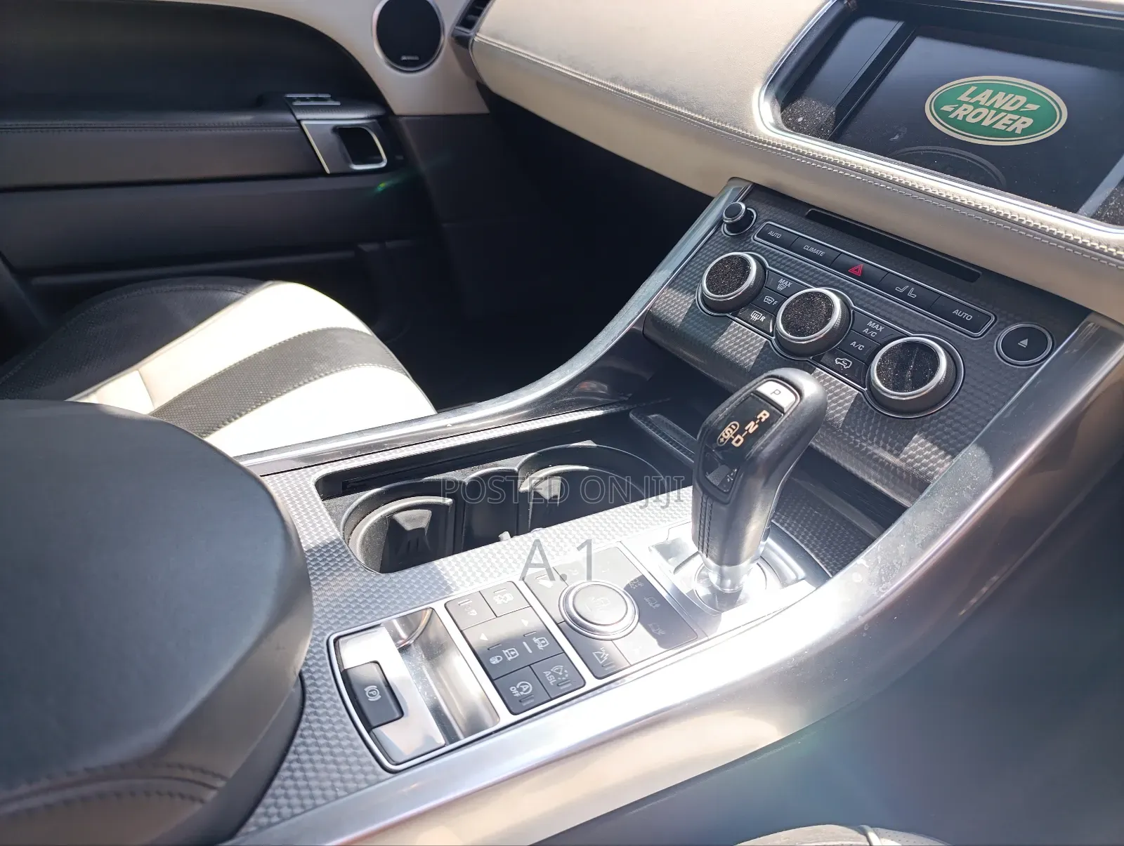 Land Rover Range Rover Sport SVR 2018 White