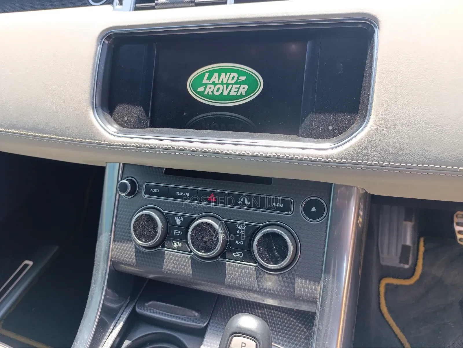 Land Rover Range Rover Sport SVR 2018 White