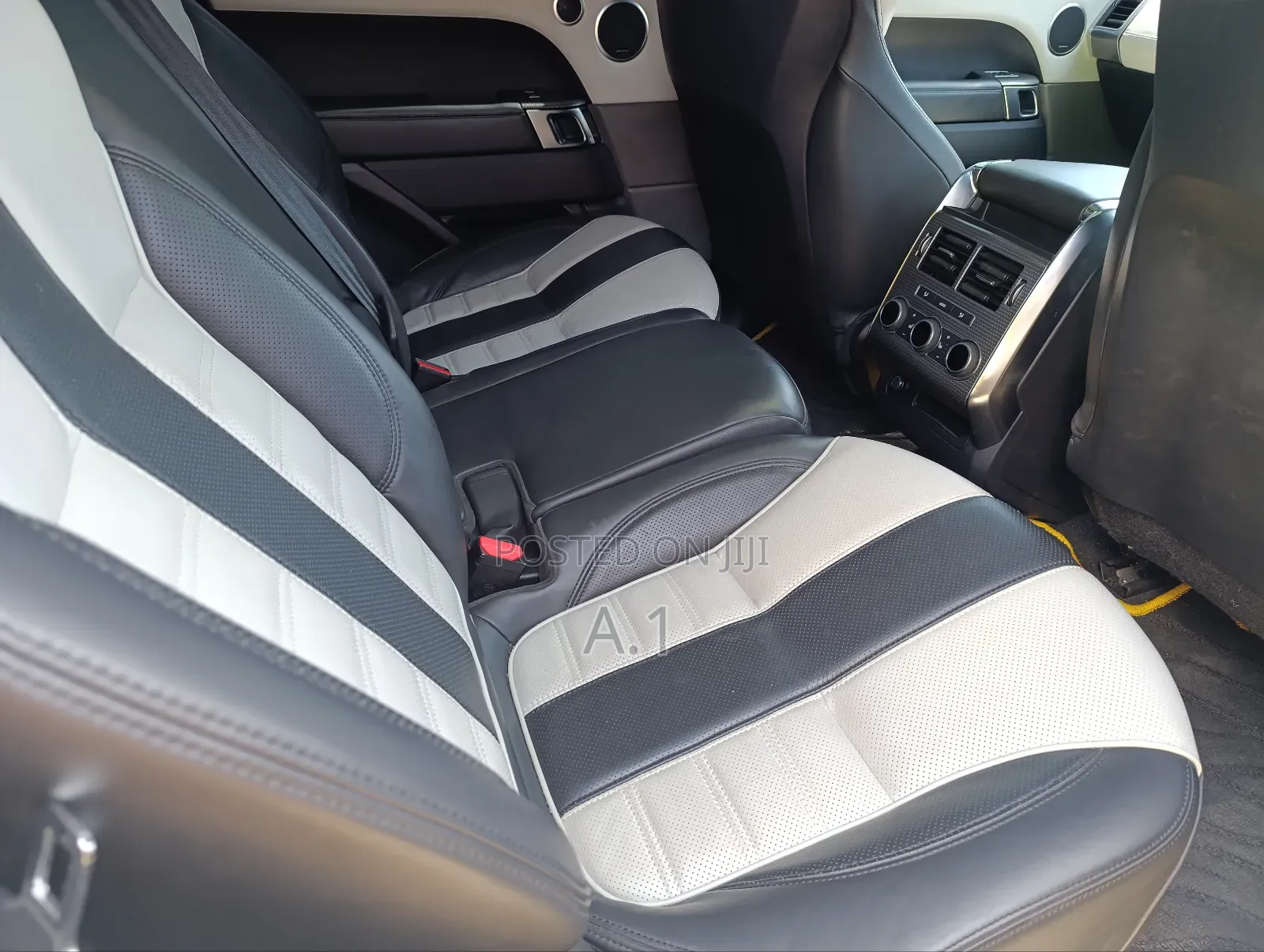 Land Rover Range Rover Sport SVR 2018 White