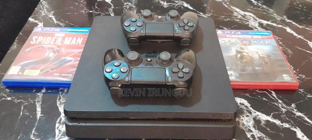 Play Station 4 Slim