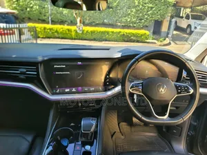 Volkswagen Touareg 2022 Brown