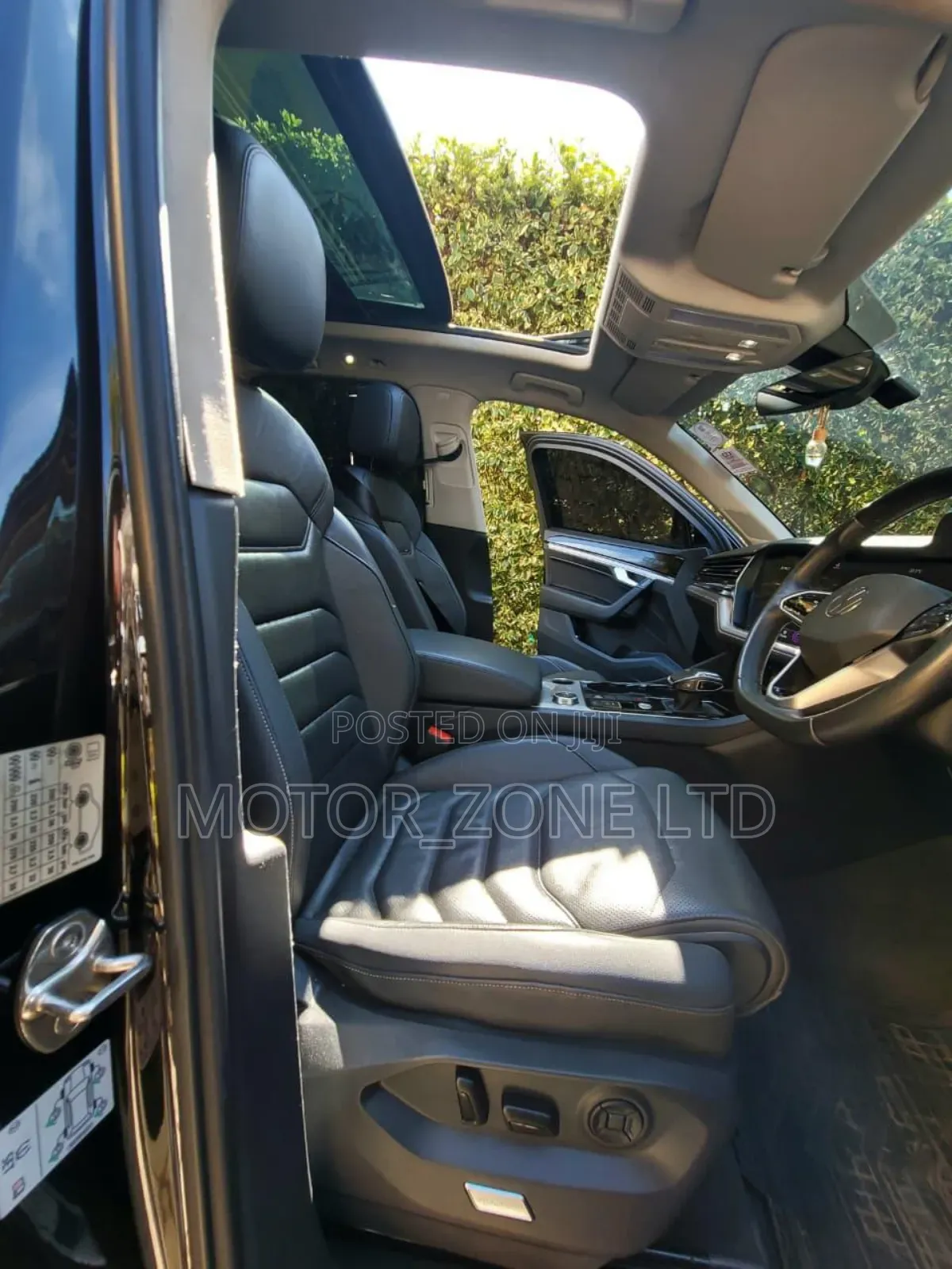 Volkswagen Touareg 2022 Brown