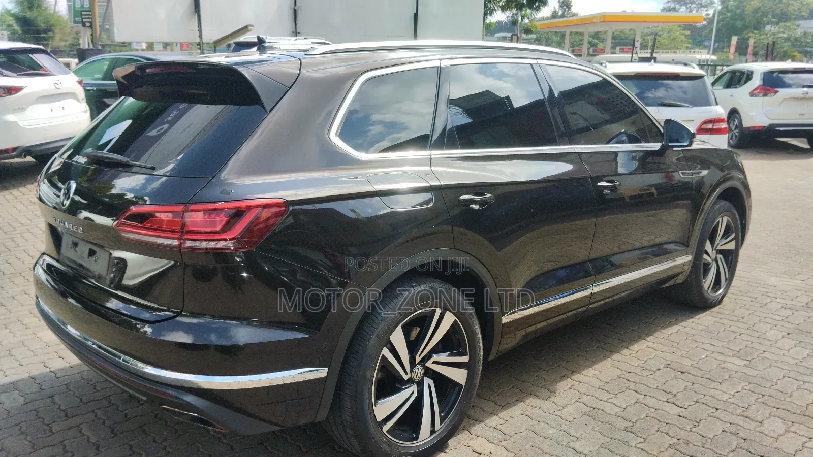 Volkswagen Touareg 2022 Brown