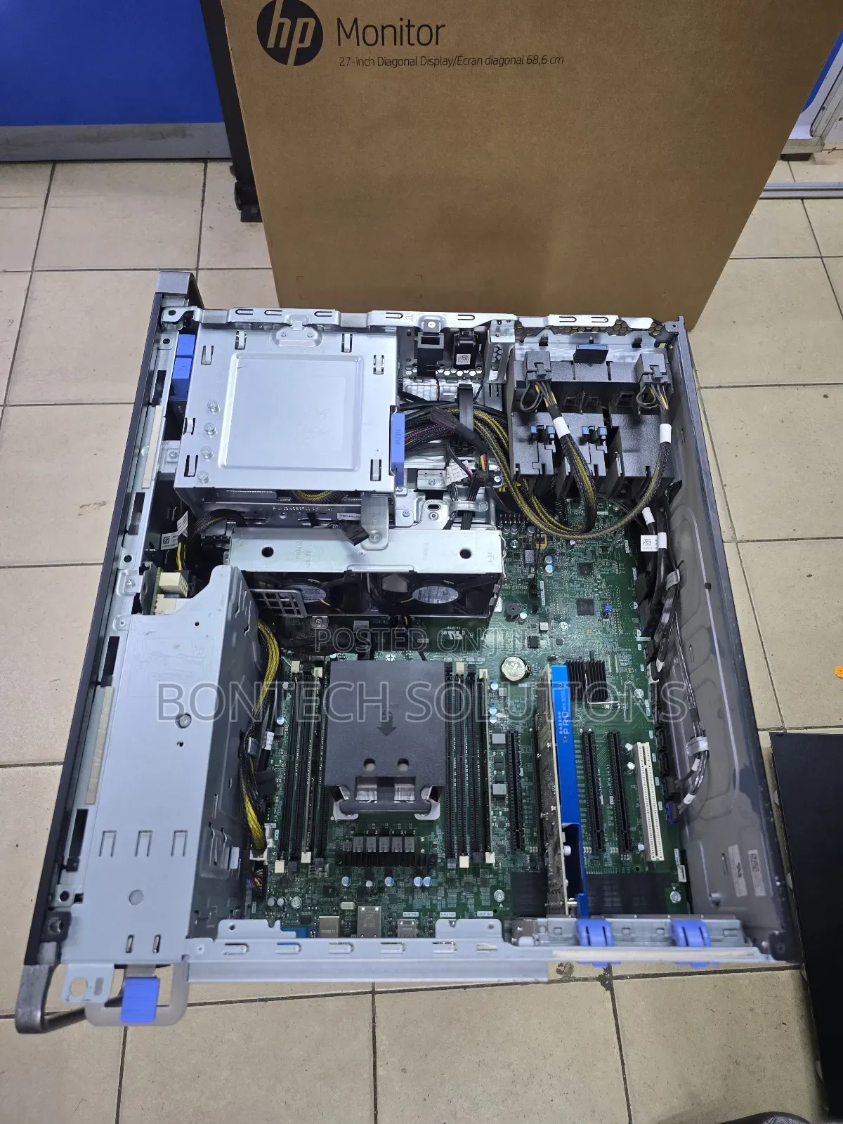 Desktop Computer Dell Precision 5820 32GB Intel Xeon SSD 512GB