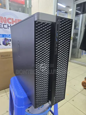 Desktop Computer Dell Precision 5820 32GB Intel Xeon SSD 512GB
