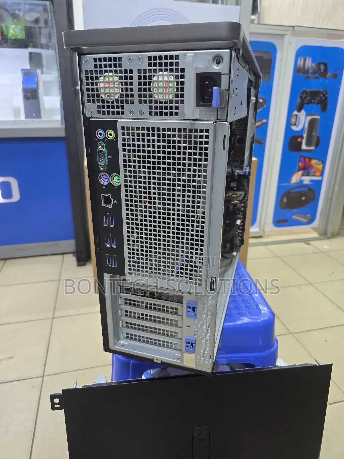 Desktop Computer Dell Precision 5820 32GB Intel Xeon SSD 512GB