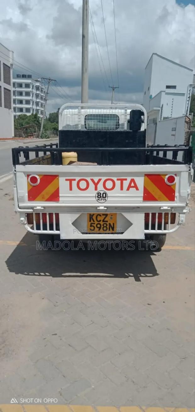 Toyota Dyna Truck - thumbnail 2