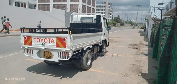 Toyota Dyna Truck - thumbnail 3