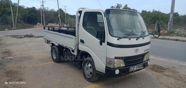 Toyota Dyna Truck - thumbnail 4