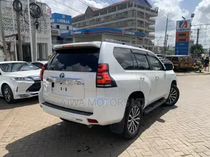 Toyota Land Cruiser Prado 2.8 2019 White