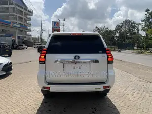 Toyota Land Cruiser Prado 2.8 2019 White