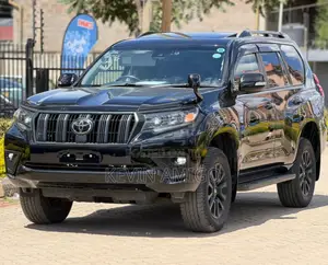 Toyota Land Cruiser Prado 2.8 2022 Black