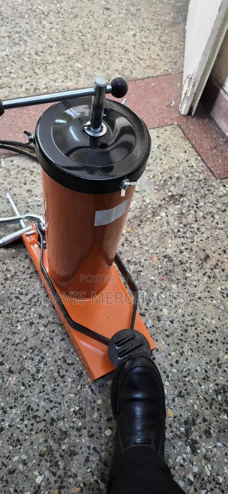 Foot Grease Bucket With 10kg Capacity