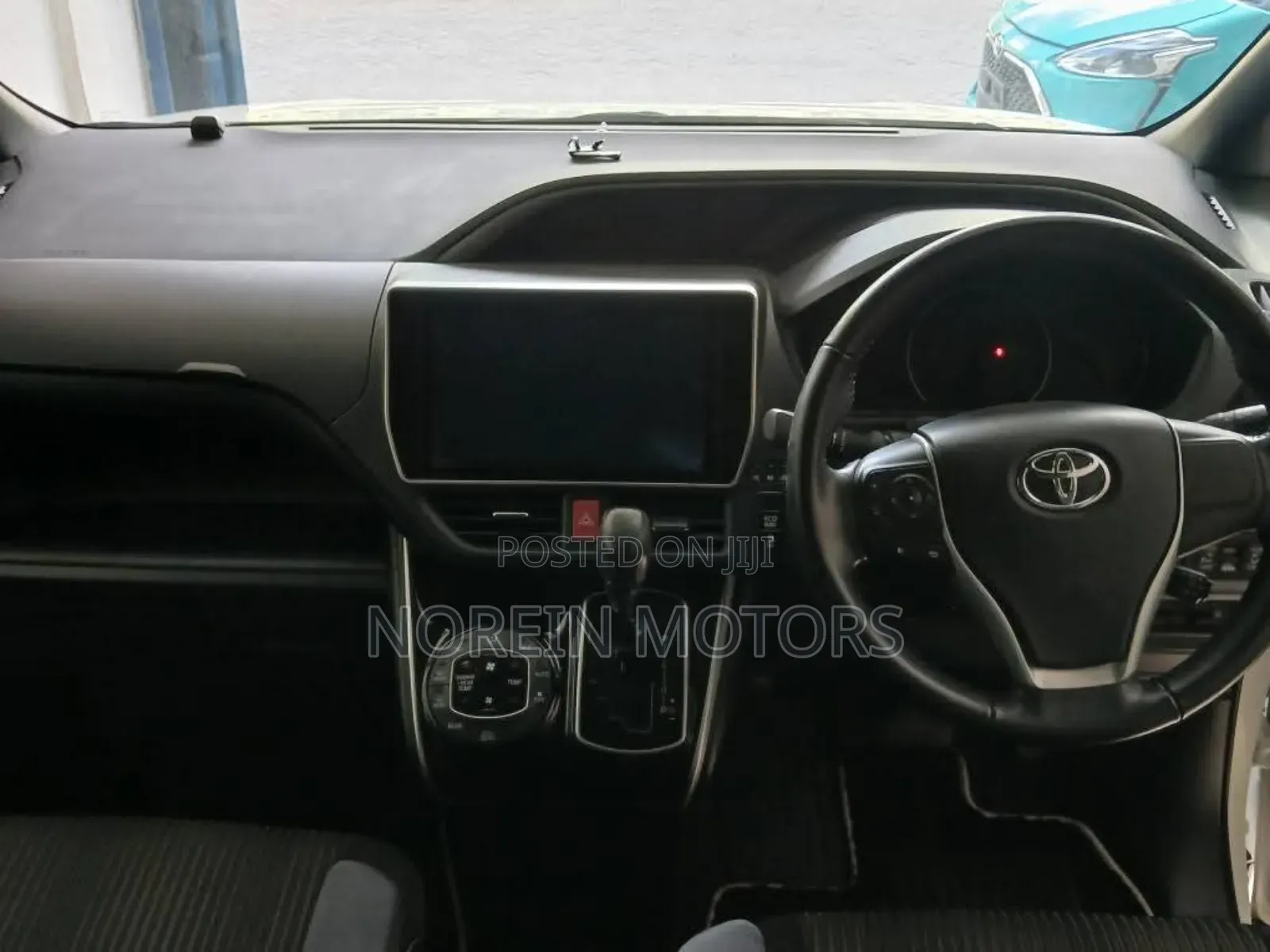 Toyota Voxy 2019 Pearl