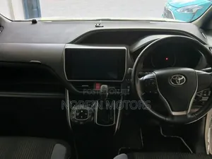 Toyota Voxy 2019 Pearl
