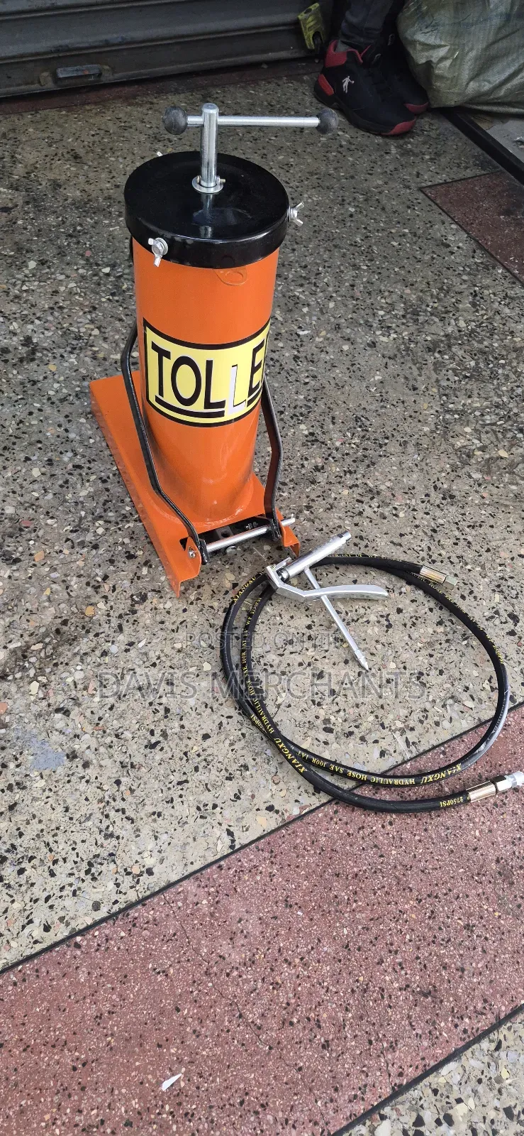 Foot Grease Bucket With 10kg Capacity