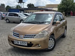 Nissan Tiida 2010 Gold