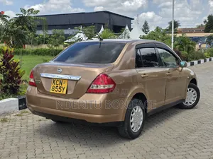 Nissan Tiida 2010 Gold