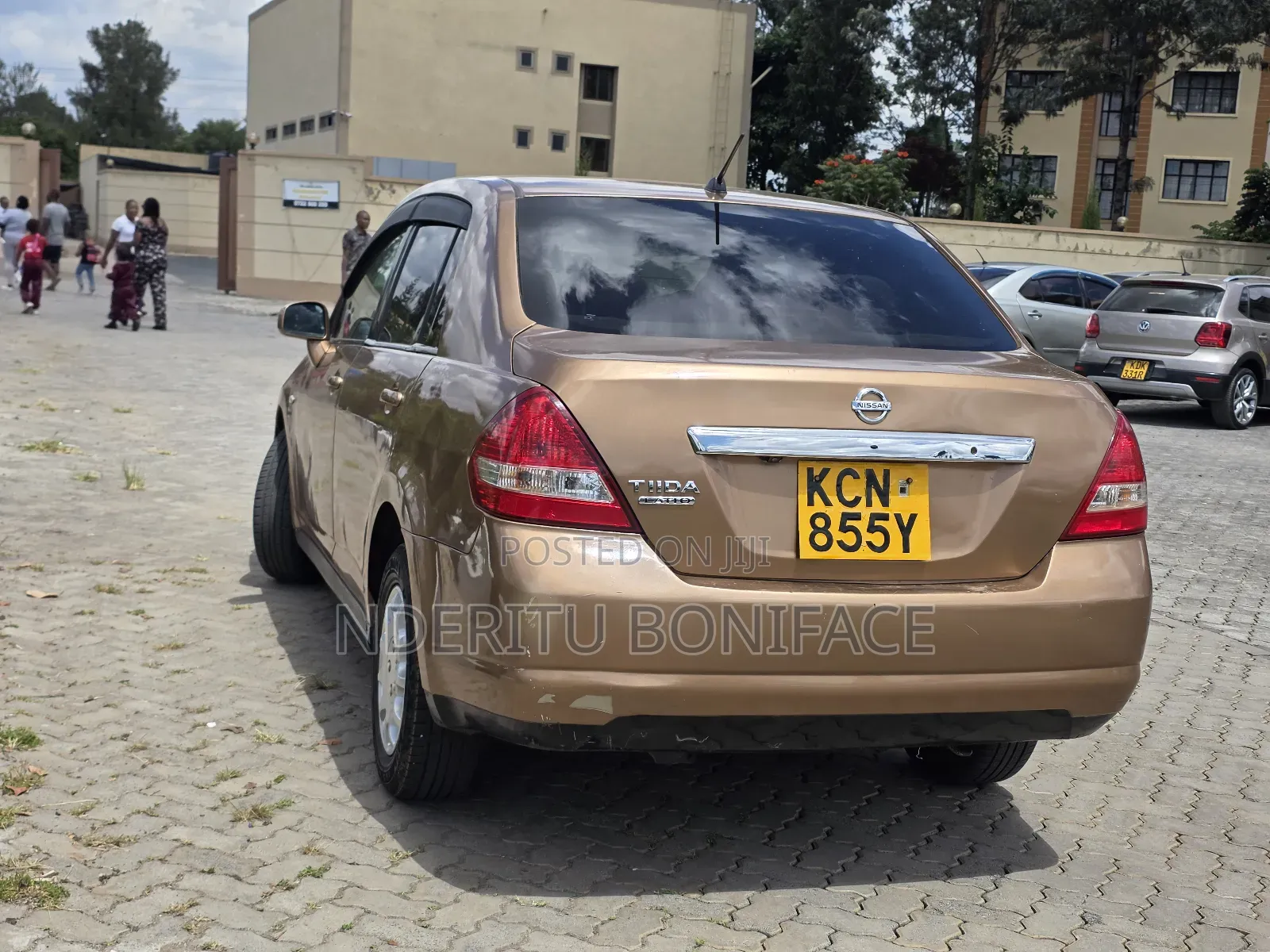 Nissan Tiida 2010 Gold