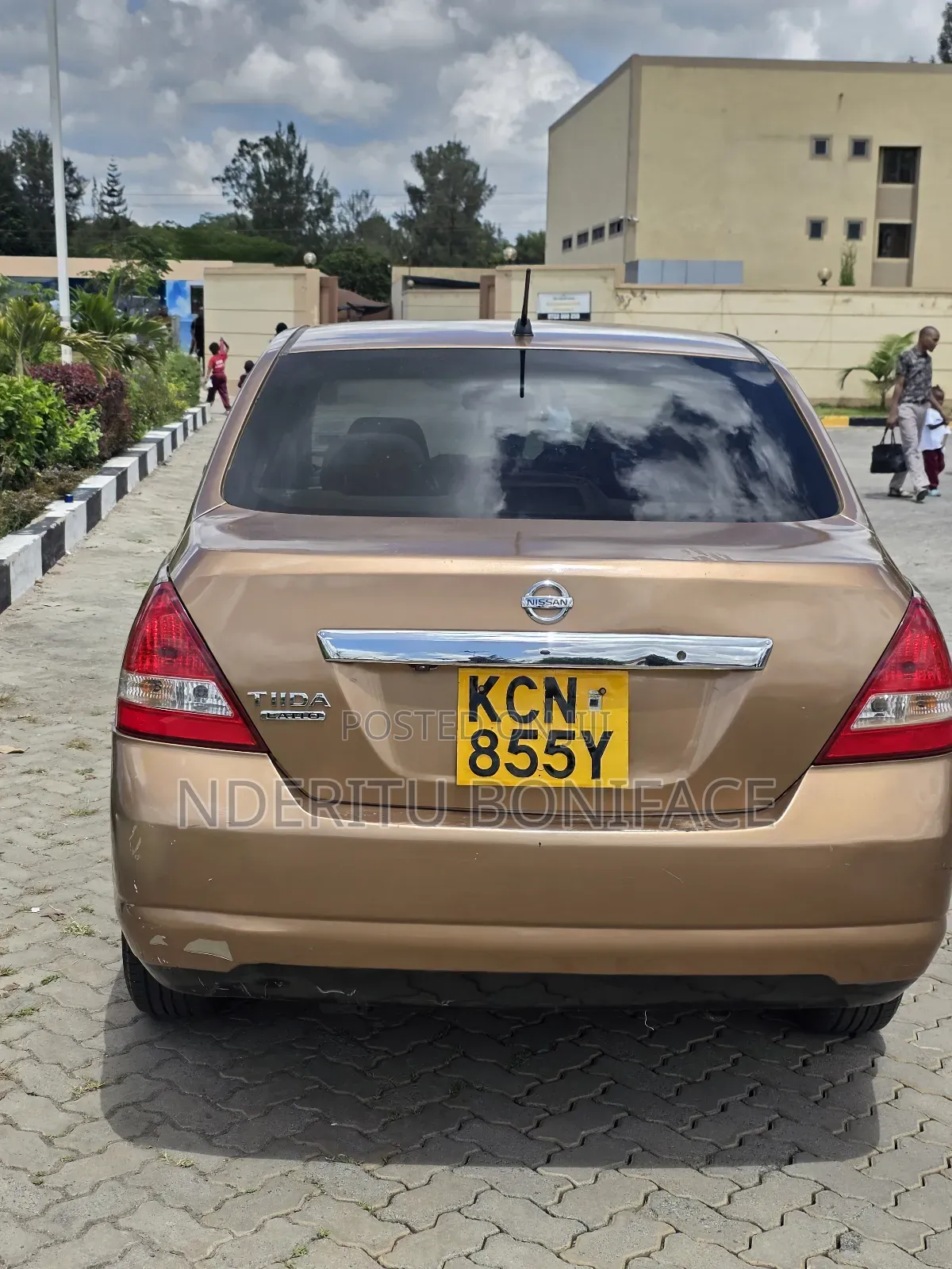 Nissan Tiida 2010 Gold
