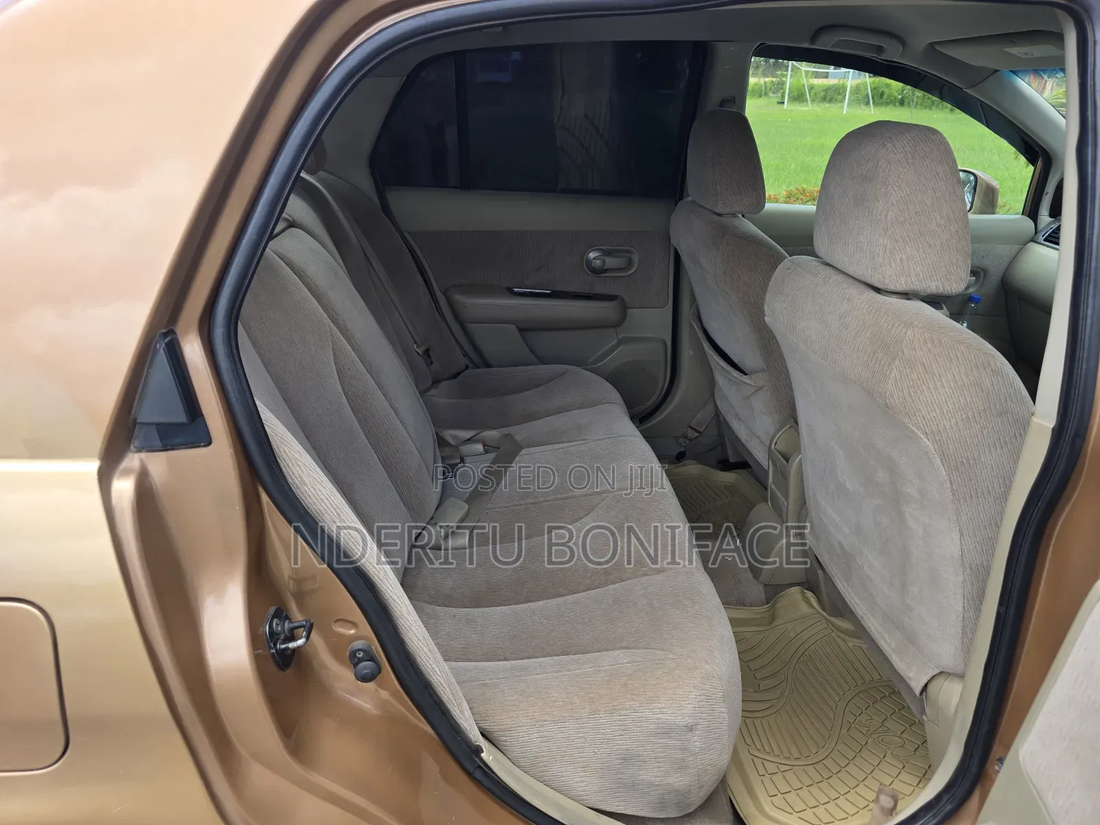 Nissan Tiida 2010 Gold