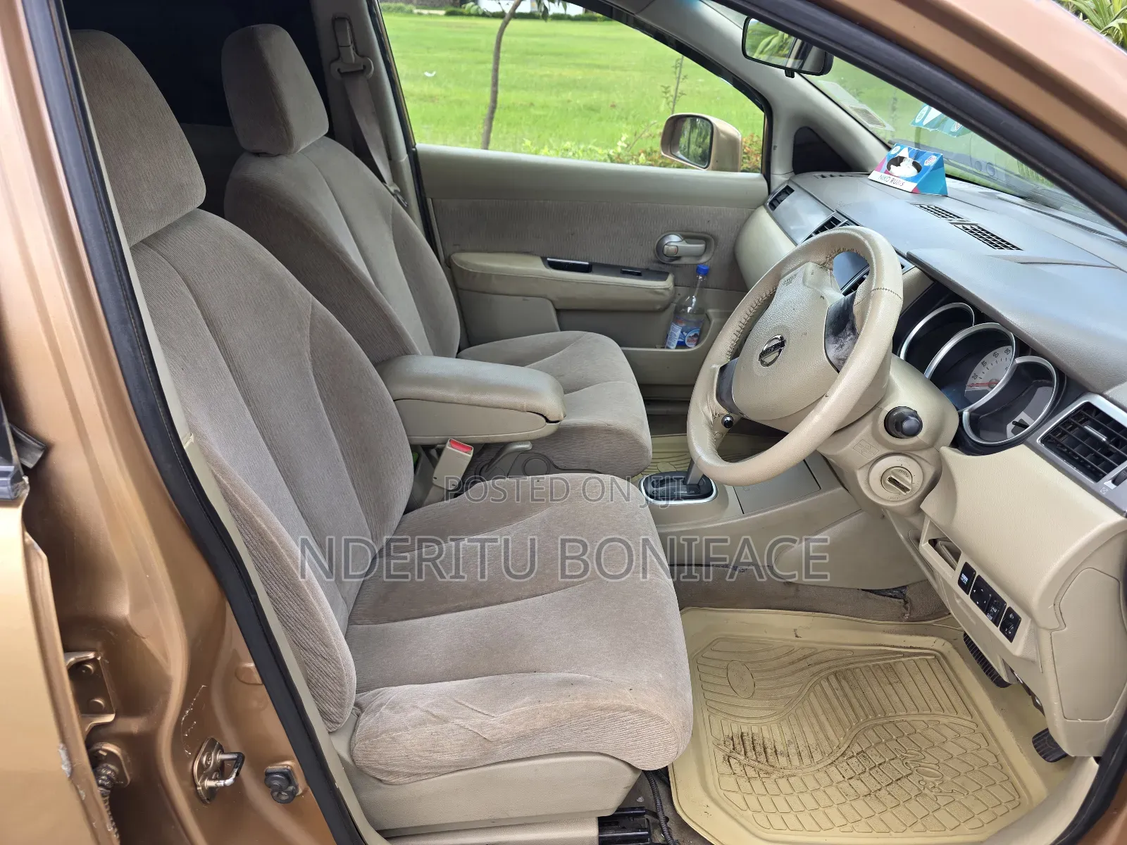 Nissan Tiida 2010 Gold