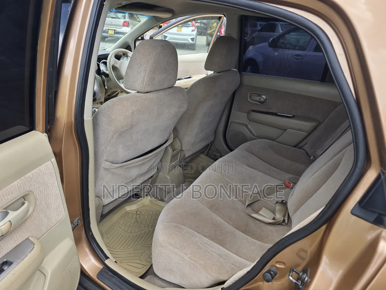 Nissan Tiida 2010 Gold
