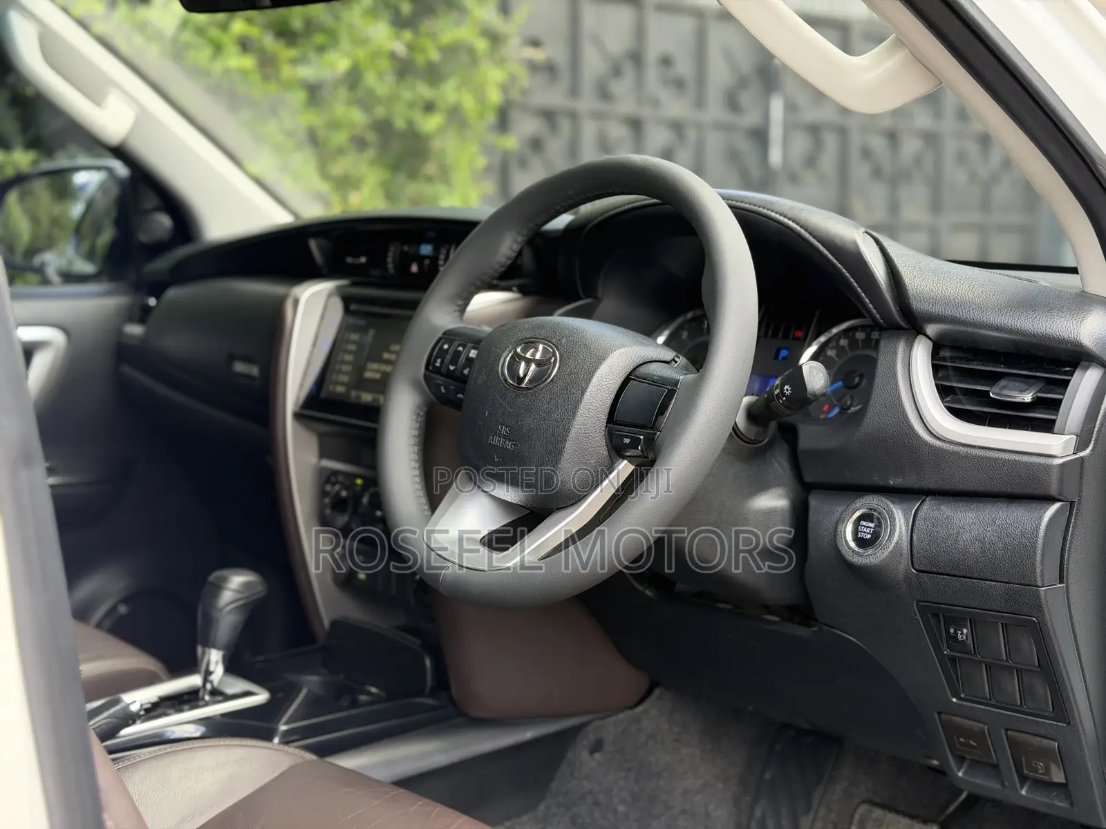 Toyota Fortuner 2.4 D AWD 2019 White