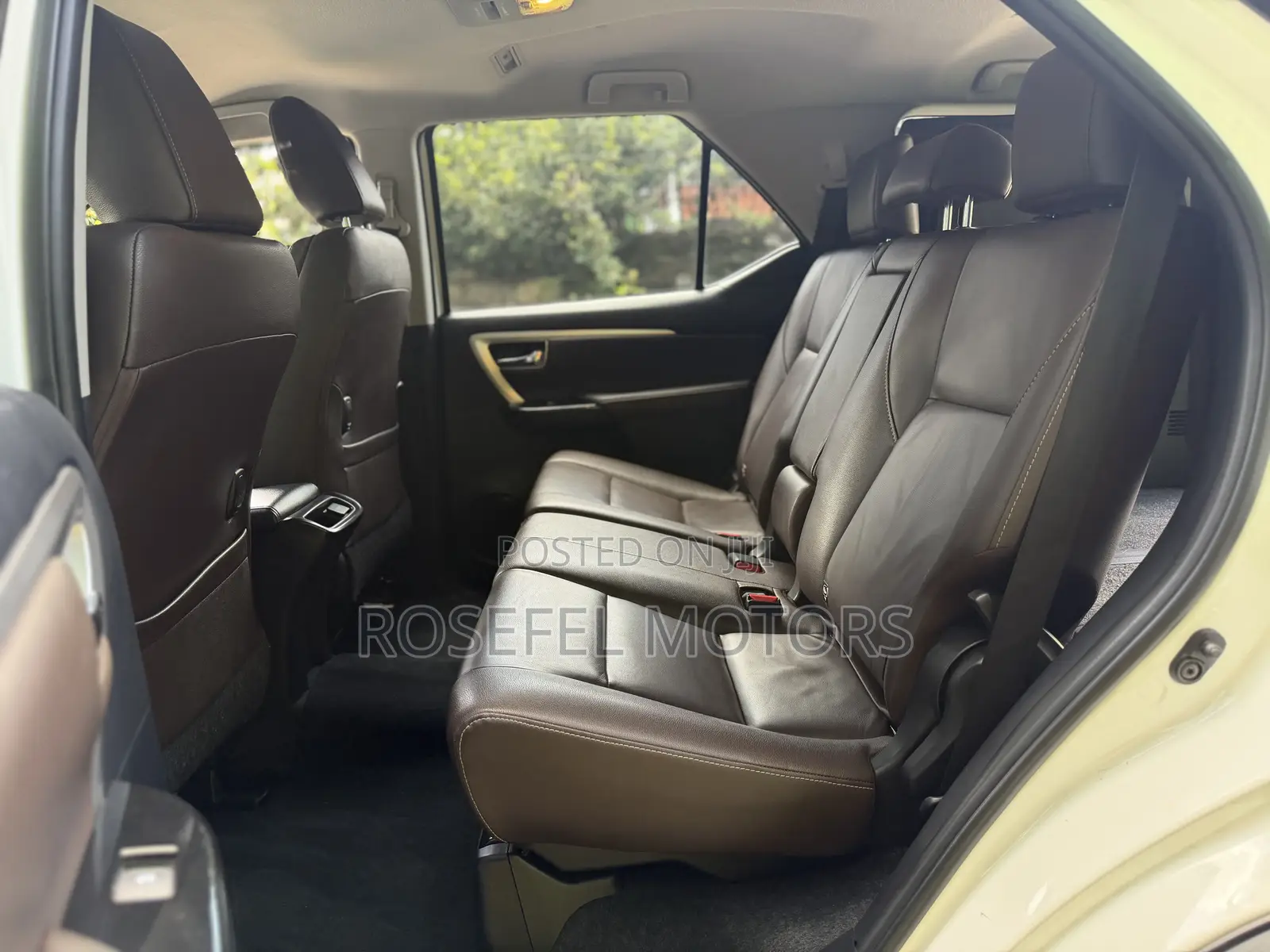 Toyota Fortuner 2.4 D AWD 2019 White