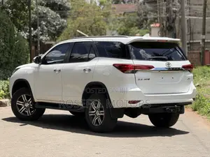 Toyota Fortuner 2.4 D AWD 2019 White
